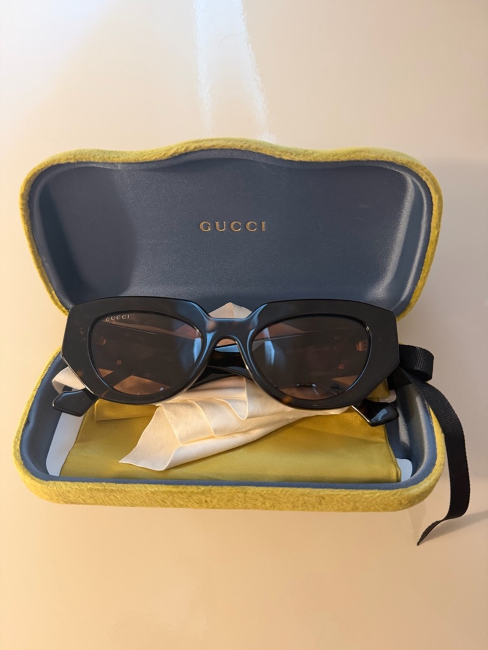 Gucci Black Cat-Eye Sunglasses with Dark Lenses